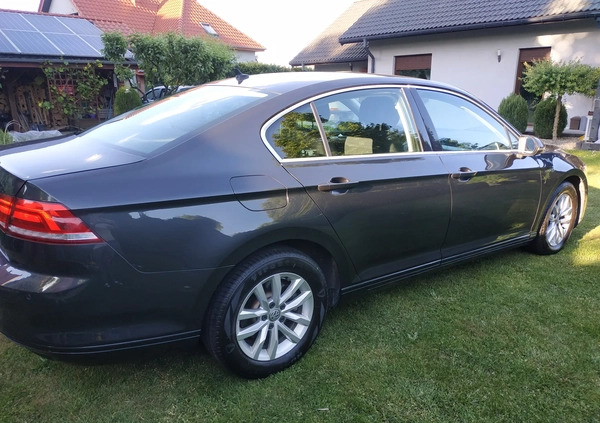 Volkswagen Passat cena 71900 przebieg: 134000, rok produkcji 2019 z Byczyna małe 79